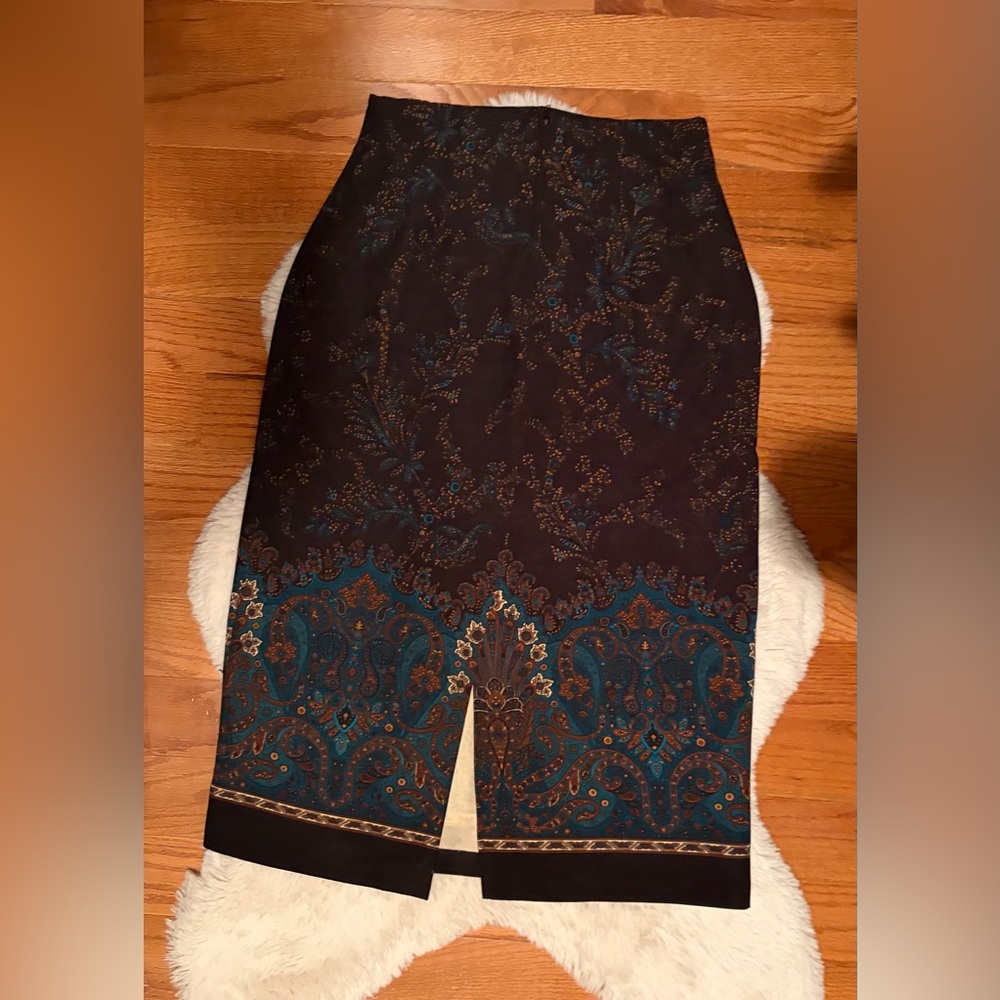 Beautiful High Waisted Skirt - Picture 2 of 4
